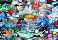 Skryté nebezpečí recyklace plastů: při recyklaci uniká do vody a vzduchu obří množství nebezpečných mikroplastů!: Každé malé dítě ví, že plast je potřeba…