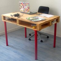 Počítačový stůl z dřevěné palety - klikněte pro zobrazení detailu
