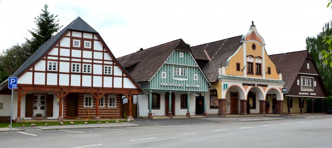 Tři historické domky ve Vrchlabí - klikněte pro zobrazení detailu