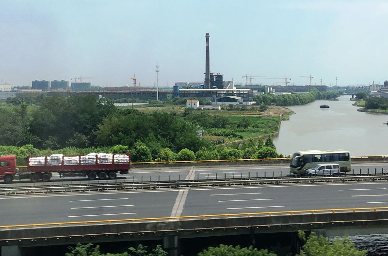 Severovýchodní Čína pohled z vysokorychostní tratě Shanghai-Hangzhou - klikněte pro zobrazení detailu