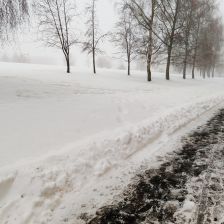 Proč je lepší před hlášenou ledovkou neuklízet sníh z cest? Proč je lepší před hlášenou ledovkou neuklízet sníh z cest?