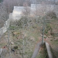 Hrad Choustník - zachovalé zdi - klikněte pro zobrazení detailu