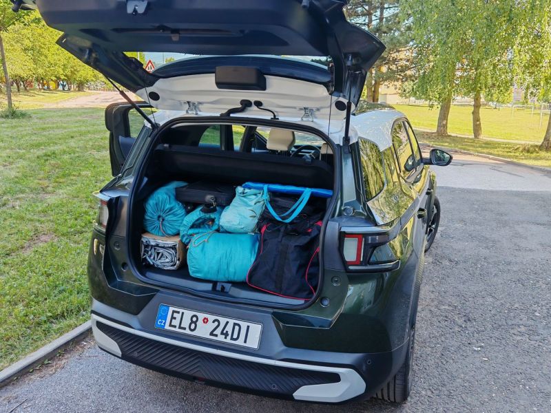 Vše potřebné se vešlo do kufru. - klikněte pro zobrazení detailu