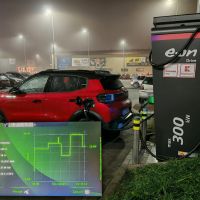 Superrychlá nabíječka 300kW, ale v teplotách pod nulou byl stejně maximální výkon jen 36 kW. - klikněte pro zobrazení detailu