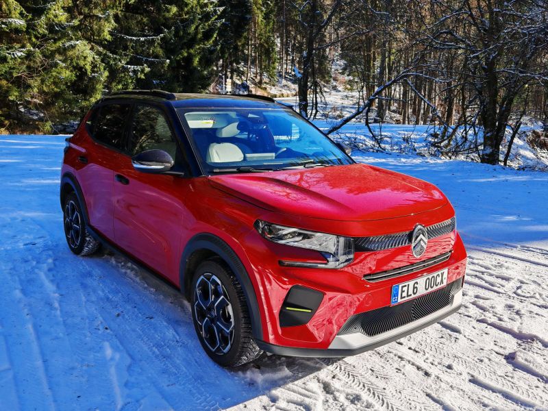 Citroenu ë-C3 to na sněhu sluší. - klikněte pro zobrazení detailu