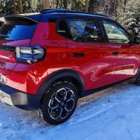 Citroenu ë-C3 to na sněhu sluší. - klikněte pro zobrazení detailu