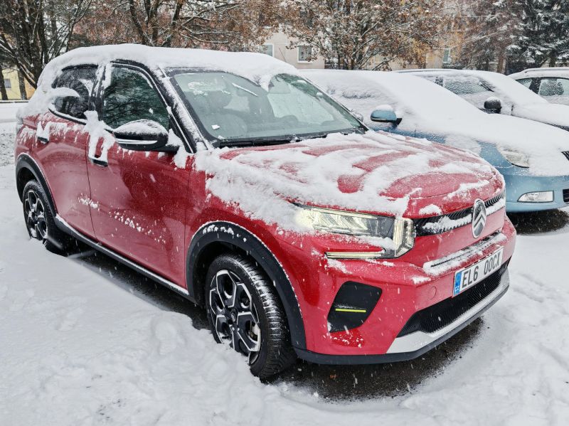 Citroen ë-C3 po očištění od sněhu. - klikněte pro zobrazení detailu