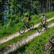 Trekkingová elektrokola.
