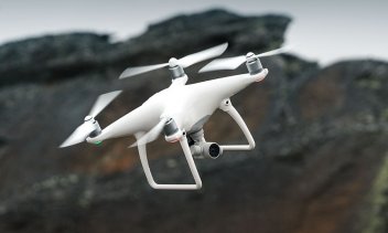 Dron DJI Phantom 4 - klikněte pro zobrazení detailu