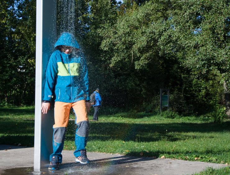 zobrazit detail snímku: Kukadloo pod sprchou