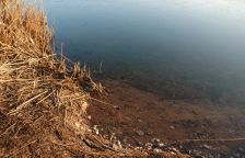 Tajemství „černého“ ledu, bílých talířů v něm a zpívajících jezer