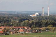 Třetina Čechů už nyní platí za emisní povolenky: Poslední týdny se média plní informacemi…