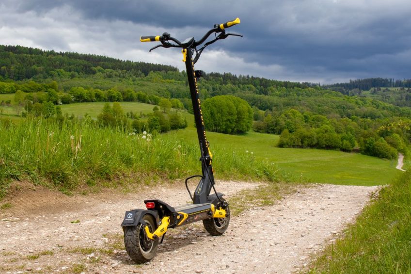 Elektrická koloběžka - hračka pro líné „surikaty“, nebo praktické řešení elektrické mikromobility?: Jen málokterý dopravní prostředek budí u ostatních…