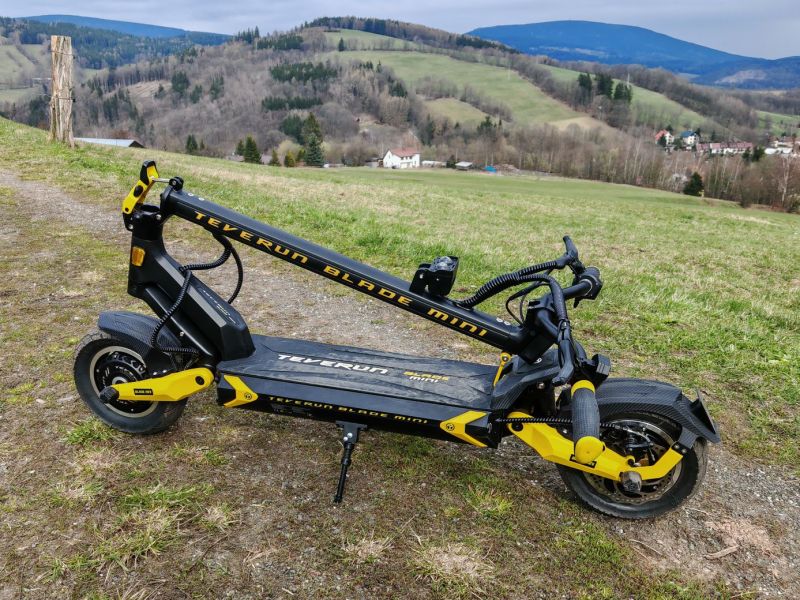 Složená koloběžka. - klikněte pro zobrazení detailu Složená koloběžka. - klikněte pro zobrazení detailu