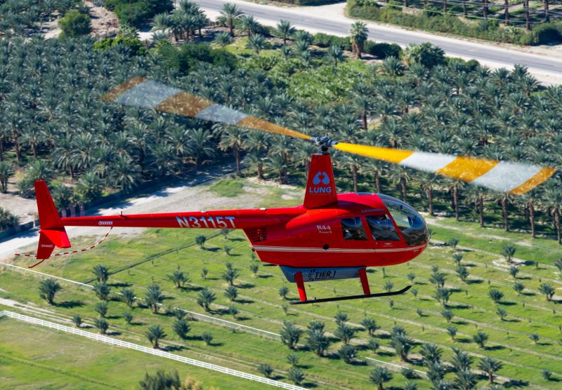 Elektrický vrtulník e-R44 nad Palm Springs. - klikněte pro zobrazení detailu