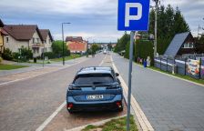 Elektromobilem na cestách: Jak v Polsku parkovat zadarmo a jak se bránit neoprávněné pokutě?