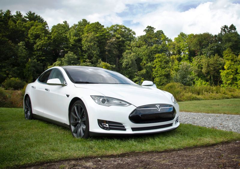 Elektromobil Tesla. - klikněte pro zobrazení detailu