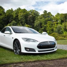 Elektromobil Tesla.