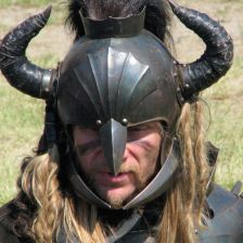 Fiktivní vikingská přilba.