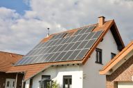 Cesta k vlastní fotovoltaice: Na co se připravit? Cesta k vlastní fotovoltaice: Na co se připravit?: Description: Než se na vaší střeše objeví…