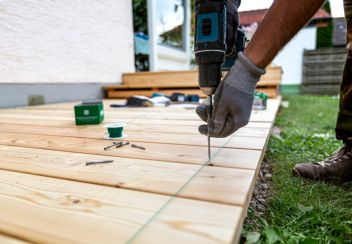 Budování terasy. - klikněte pro zobrazení detailu Budování terasy. - klikněte pro zobrazení detailu