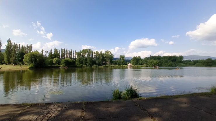 zobrazit detail snímku: Rybník Vejsplachy - celkový pohled vlevo Žalý, vpravo Černá hora