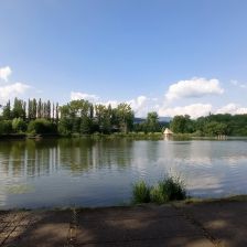 Rybník Vejsplachy - celkový pohled vlevo Žalý, vpravo Černá hora