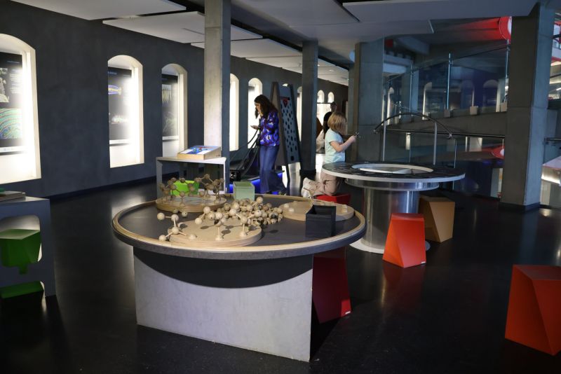 IQlandia - chodby - klikněte pro zobrazení detailu IQlandia - chodby - klikněte pro zobrazení detailu