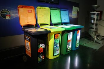 zobrazit detail snímku: IQlandia - tčídění odpadu