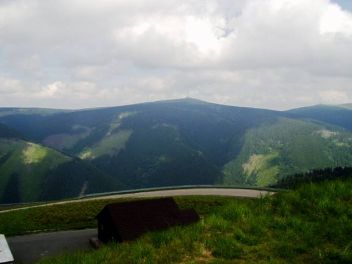 Pohled na hřeben Pradědu z Mravenečníku - klikněte pro zobrazení detailu