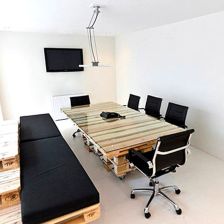 Kancelářský jednací stůl ze starých pelet