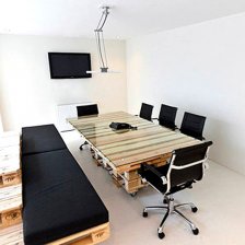 Kancelářský jednací stůl ze starých pelet