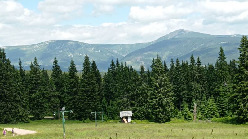 Krkonoše - Černá hora - výhled na Studniční horu a Sněžku od Černé boudy - klikněte pro zobrazení detailu