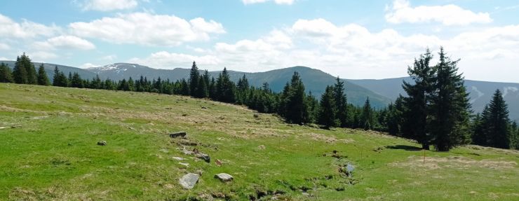 zobrazit detail snímku: Krkonoše Pohled od Petrovky na Luční horu a Kozí hřbety.