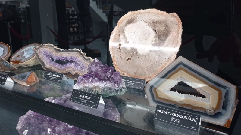 Galerie minerálů Dvůr Králové - achát a ametyst - klikněte pro zobrazení detailu