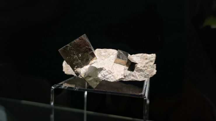 zobrazit detail snímku: Galerie minerálů Dvůr Králové - pyrit