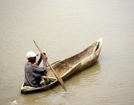 Originální africké kánoe - lodě s příběhem: Chcete pomoci konkrétnímu člověku a jeho rodině…