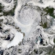 Obrovská bouře způsobuje tání sněhu na Severním pólu : Přes Arktidu se přehnala obrovská bouře, po...