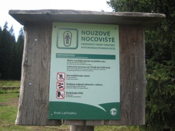 Podnínky přespání na nouzovém nocovišti na Šumavě - klikněte pro zobrazení detailu