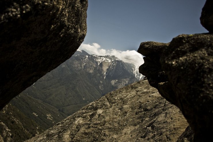 zobrazit detail snímku: Národní park Sequoia - výhled z Moro Rock na hlavní hřeben Sierra Nevady