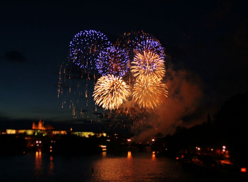 Baryum pro zelenou, měď pro modrou a další mňamky z ohňostrojů: Ohňostroje sledujeme s úžasem, ale málokdy…