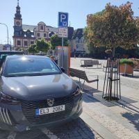 Nabíjení na náměstí. - klikněte pro zobrazení detailu