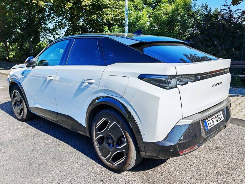 Peugeot e-3008. - klikněte pro zobrazení detailu Peugeot e-3008. - klikněte pro zobrazení detailu