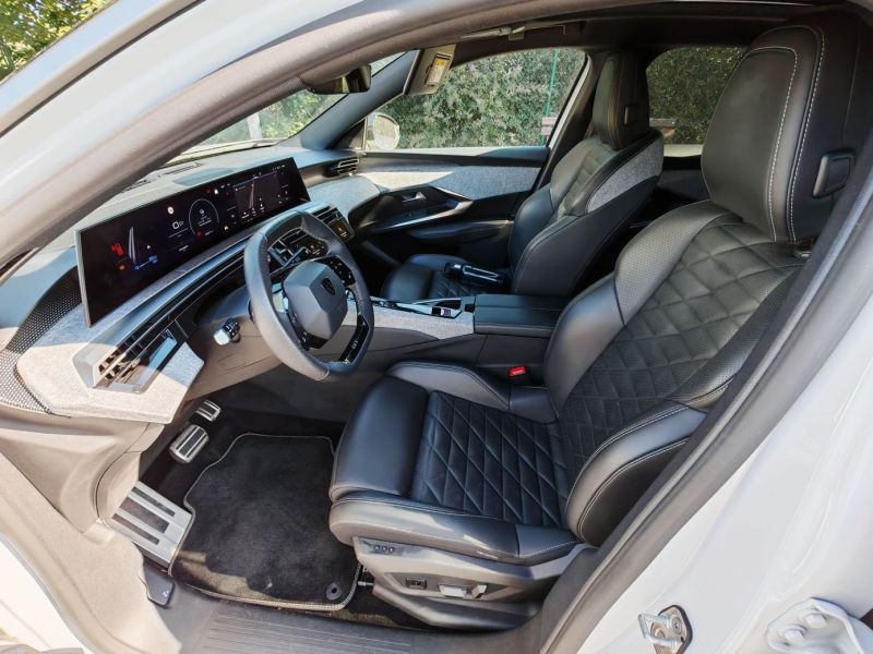 Peugeot e-3008. - klikněte pro zobrazení detailu Peugeot e-3008. - klikněte pro zobrazení detailu