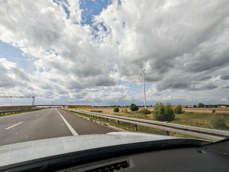 Větrné elektrárny při cestě. - klikněte pro zobrazení detailu Větrné elektrárny při cestě. - klikněte pro zobrazení detailu