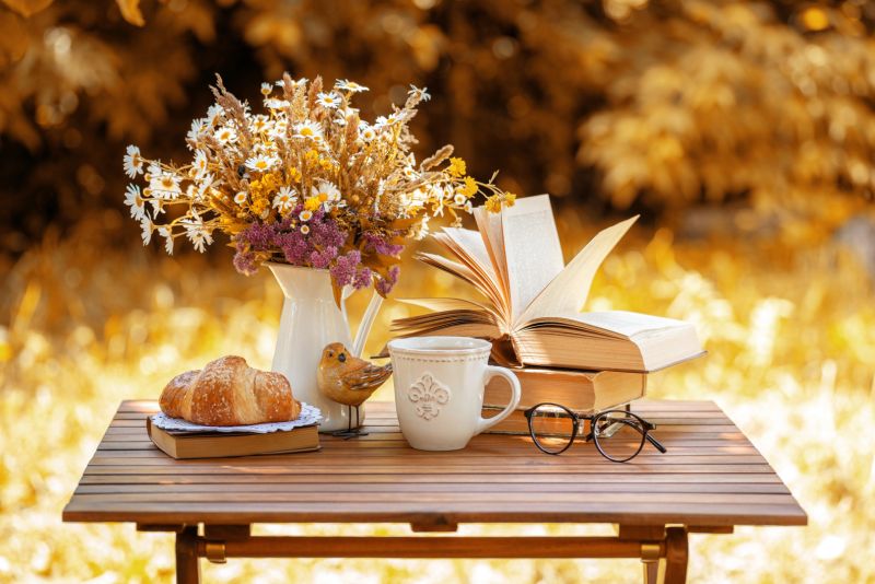 Stůl v podzimní zahradě - klikněte pro zobrazení detailu Stůl v podzimní zahradě - klikněte pro zobrazení detailu