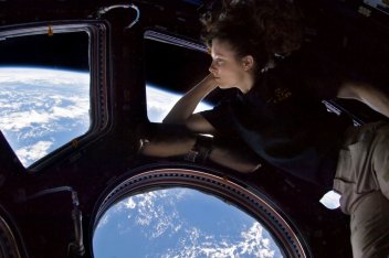 Pohled na Zemi z vesmírné stanice - klikněte pro zobrazení detailu
