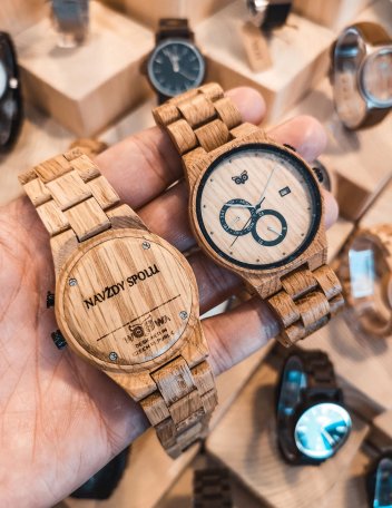 Dřevěné hodinky Fredd Oak s gravírováním - klikněte pro zobrazení detailu