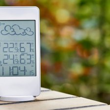 Digitální domácí meteostanice.