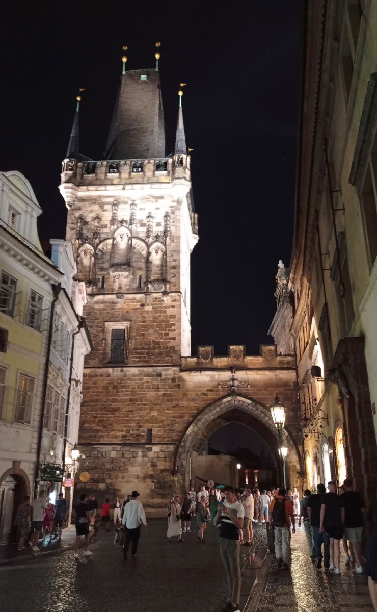 zobrazit detail snímku: Historické centrum Prahy ve tmě